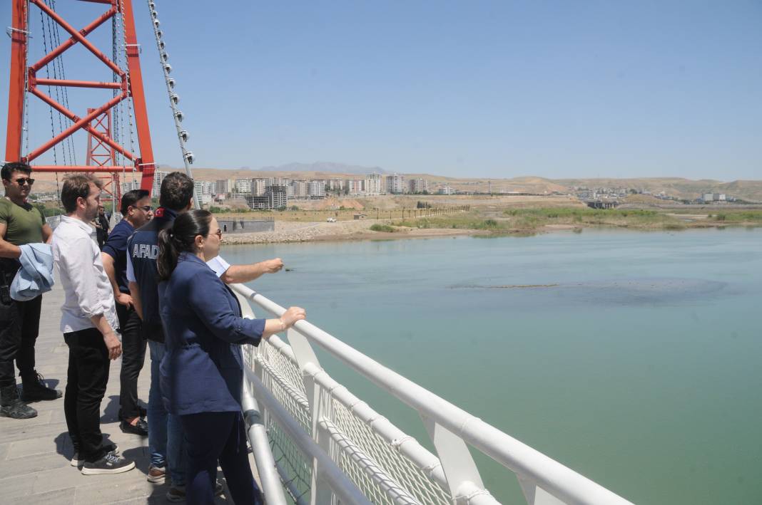 Kayıp kız çocuğu Dicle Nehri’nde aranıyor 21